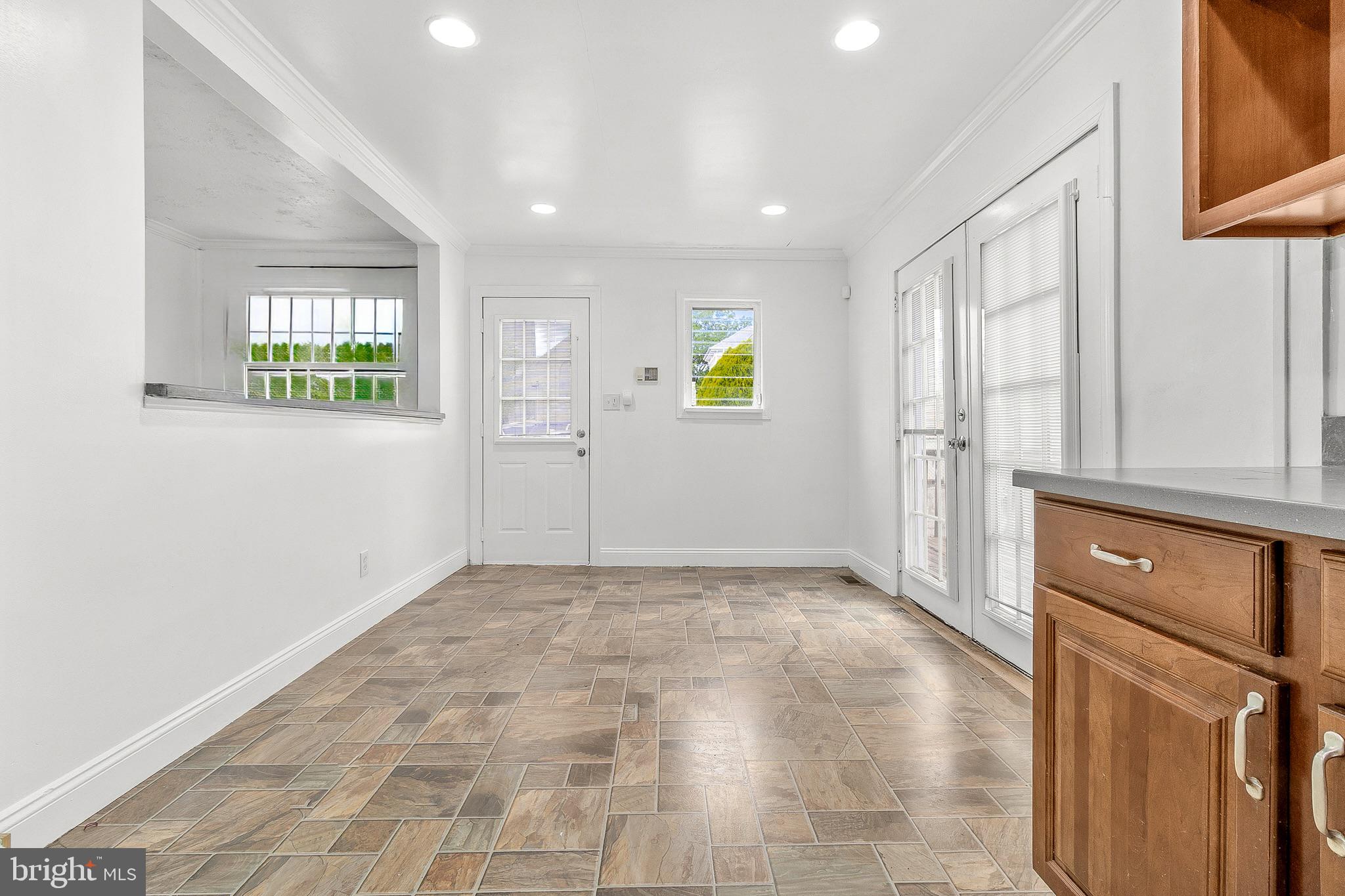 224 East Washington Street Riverside, NJ 08075 - Photo 11 of 27 Breakfast nook with convienent exit to backyard!