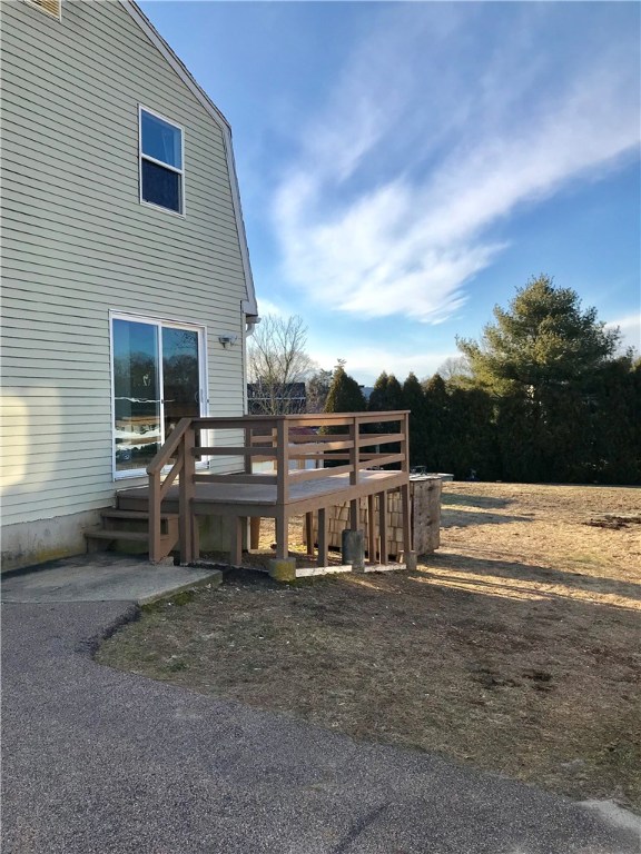 20 South Woody Hill Road Westerly, RI 02891 - Photo 5 of 34 Gallery Image 5