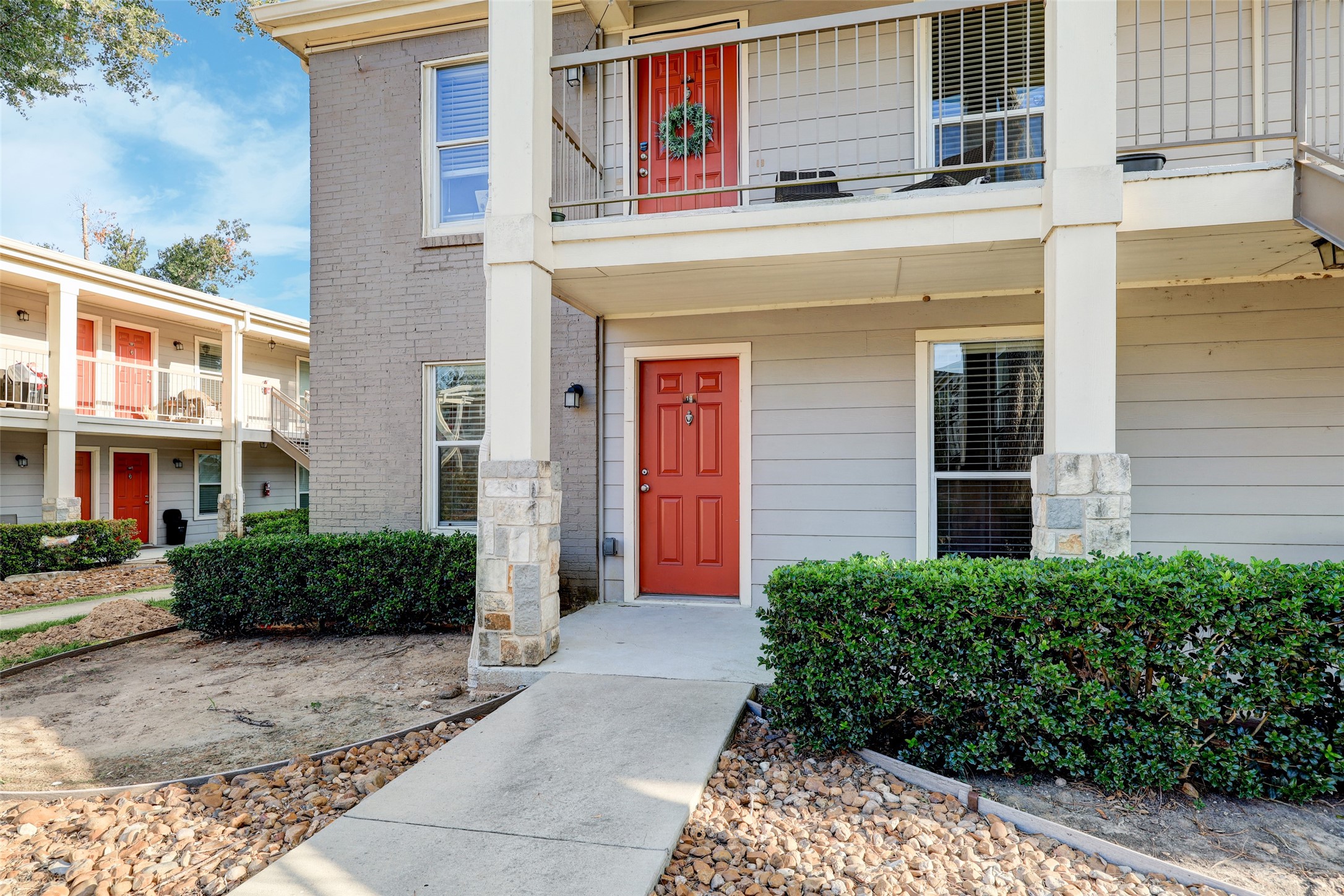 1600 West T C Jester Boulevard, Unit 14 Houston, TX 77008 - Photo 11 of 11 a view of a building with a yard