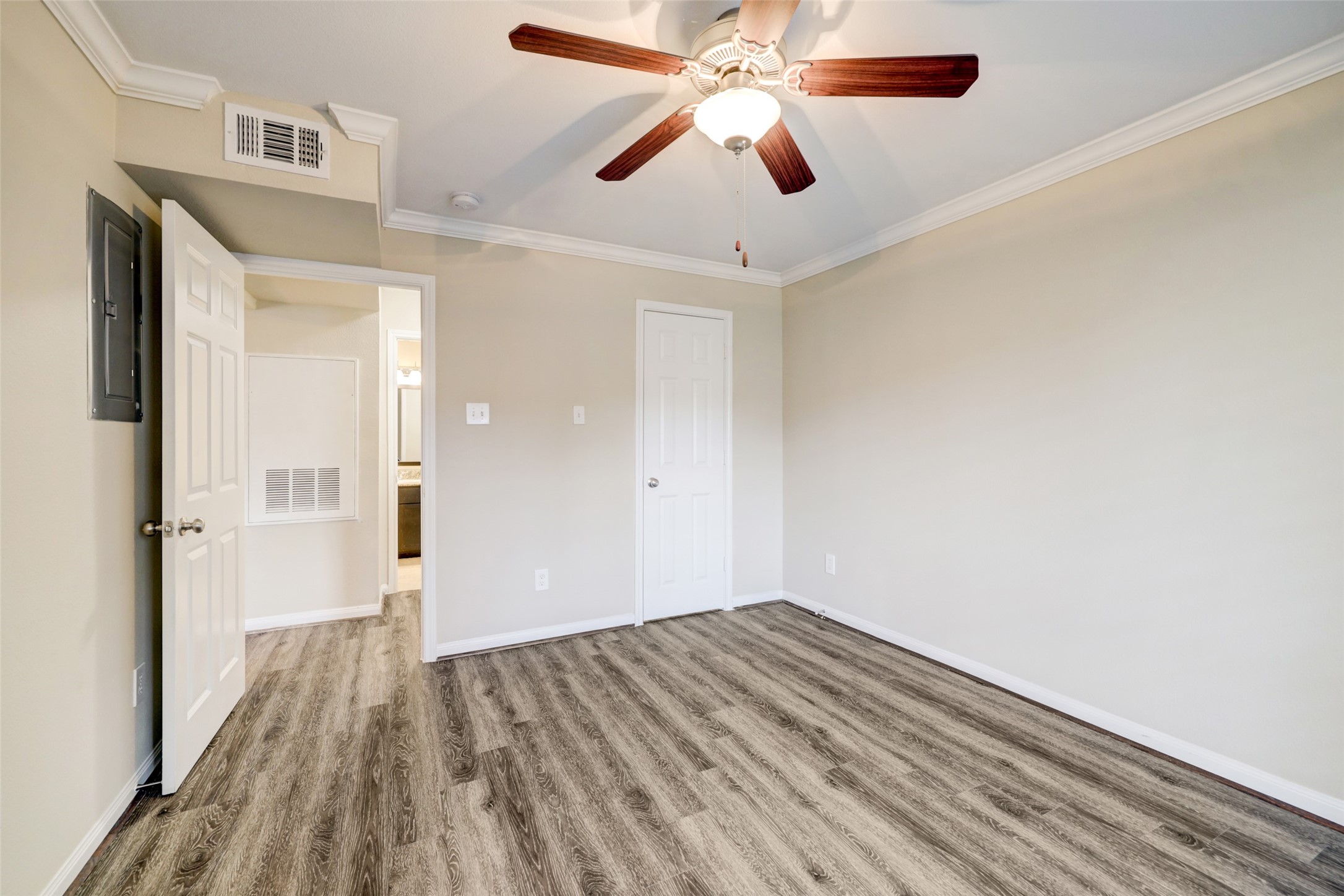 1600 West T C Jester Boulevard, Unit 14 Houston, TX 77008 - Photo 7 of 11 wooden floor in an empty room