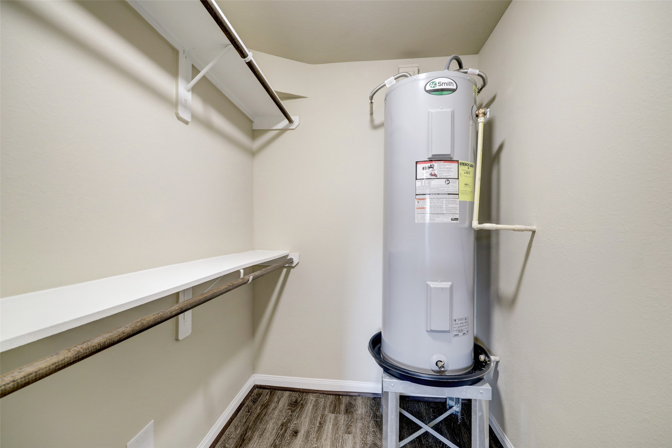 1600 West T C Jester Boulevard, Unit 14 Houston, TX 77008 - Photo 8 of 11 a utility room with dryer and washer