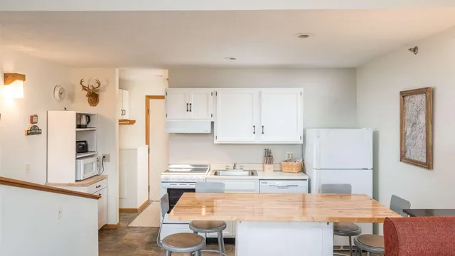 $389,000 | 8 Sunrise Drive, Unit A115, Newry, ME 04261