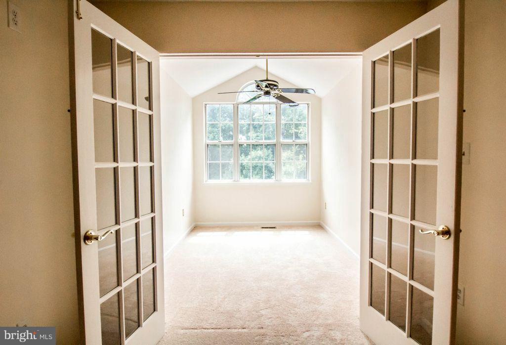 121 Timberbrook Lane, Unit 304 Gaithersburg, MD 20878 - Photo 12 of 16 View