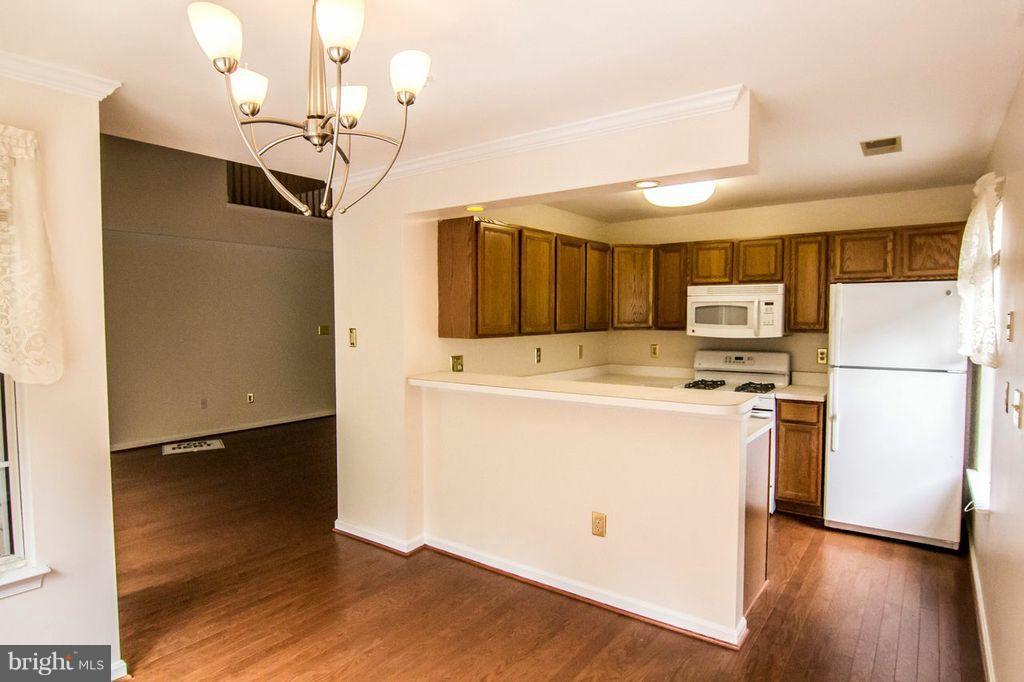 121 Timberbrook Lane, Unit 304 Gaithersburg, MD 20878 - Photo 6 of 16 Interior (General)