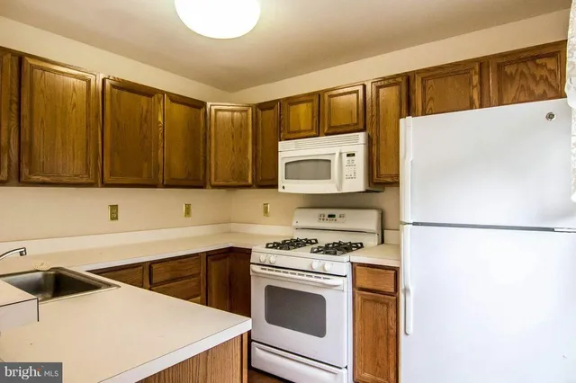 $2,450 | 121 Timberbrook Lane, Unit 304, Gaithersburg, MD 20878