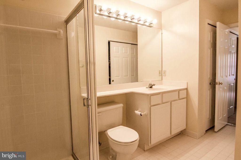 121 Timberbrook Lane, Unit 304 Gaithersburg, MD 20878 - Photo 10 of 16 Bath