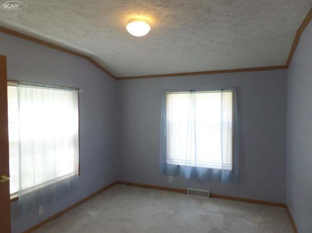 2546 Lavelle Road Flint, MI 48504 - Photo 9 of 21 21179690-8.JPG
