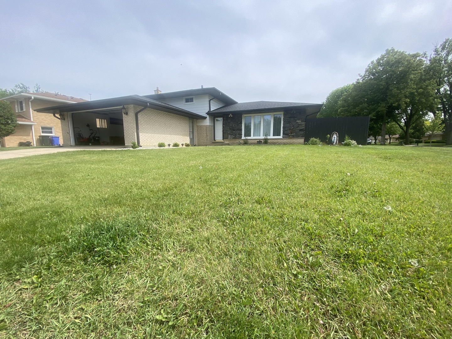 1801 East Aztec Lane Mount Prospect, IL 60056 - Photo 2 of 22