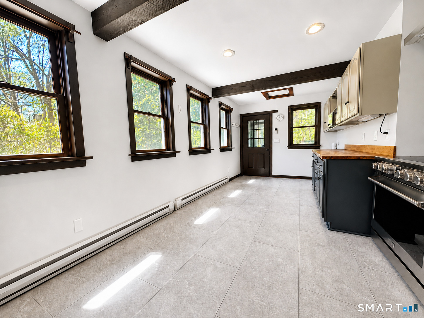 77 North High Street Clinton, CT 06413 - Photo 7 of 34