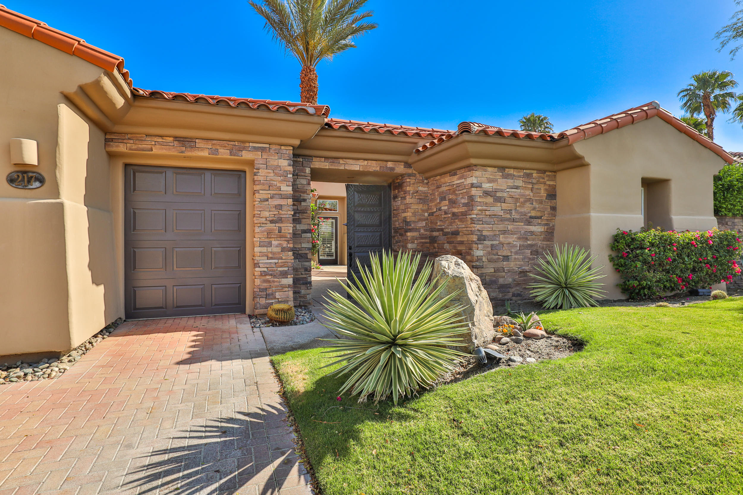 217 Loch Lomond Road Rancho Mirage, CA 92270 - Photo 4 of 49 2Z7A3384