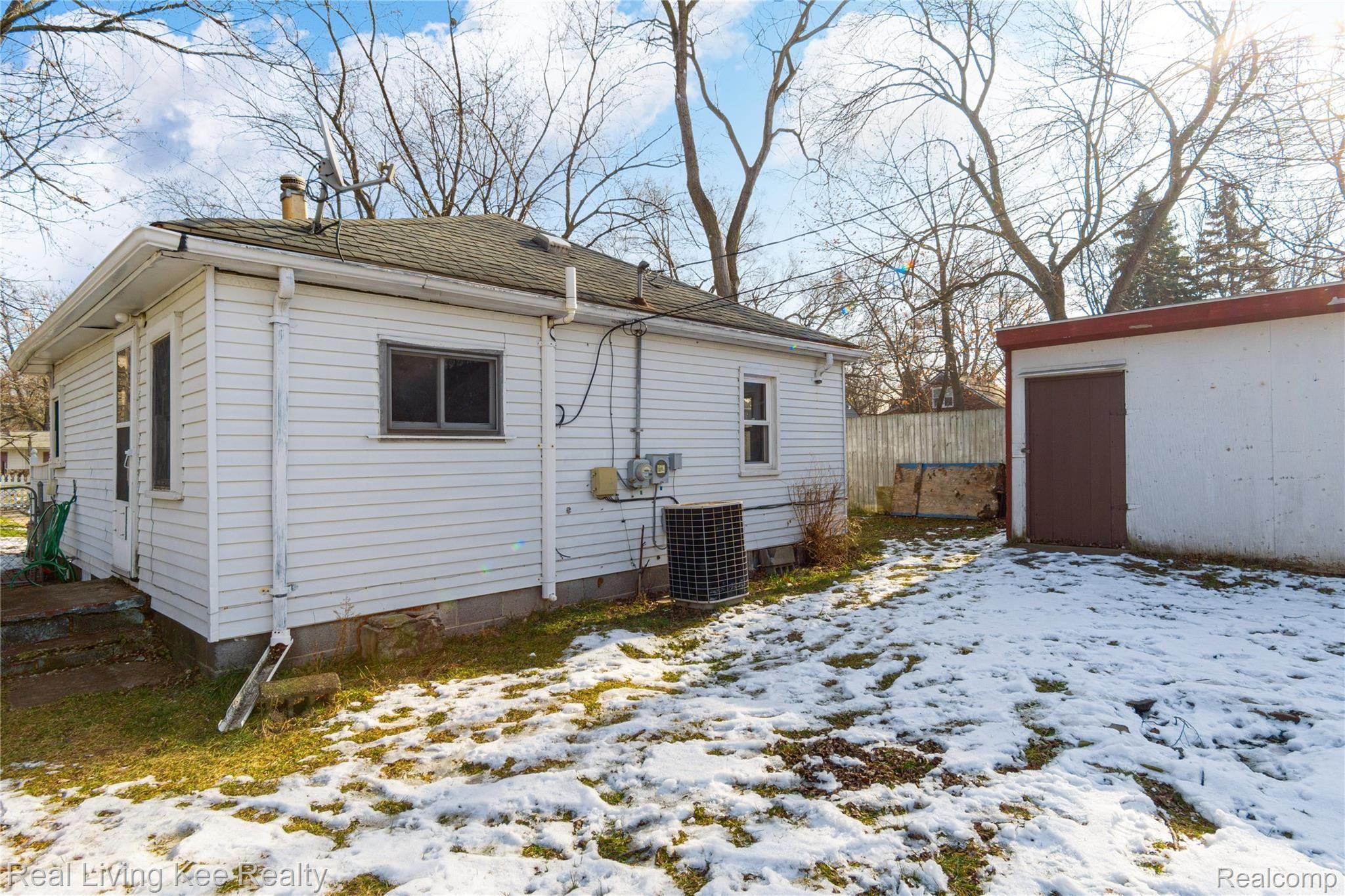 2852 Weaverton Rochester, MI 48307 - Photo 21 of 22 Yard with Shed