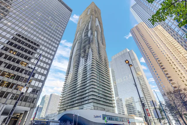 $2,900 | 225 North Columbus Drive, Unit 5311, Chicago, IL 60601