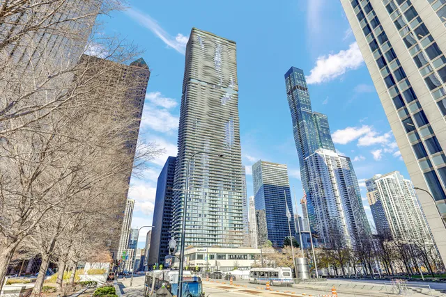 $2,900 | 225 North Columbus Drive, Unit 5311, Chicago, IL 60601