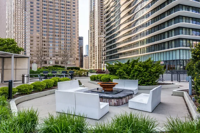 $2,900 | 225 North Columbus Drive, Unit 5311, Chicago, IL 60601