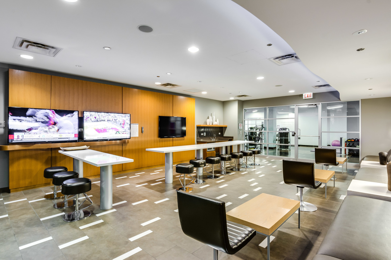 225 North Columbus Drive, Unit 5311 Chicago, IL 60601 - Photo 33 of 36 a living room with lots of furniture and a table