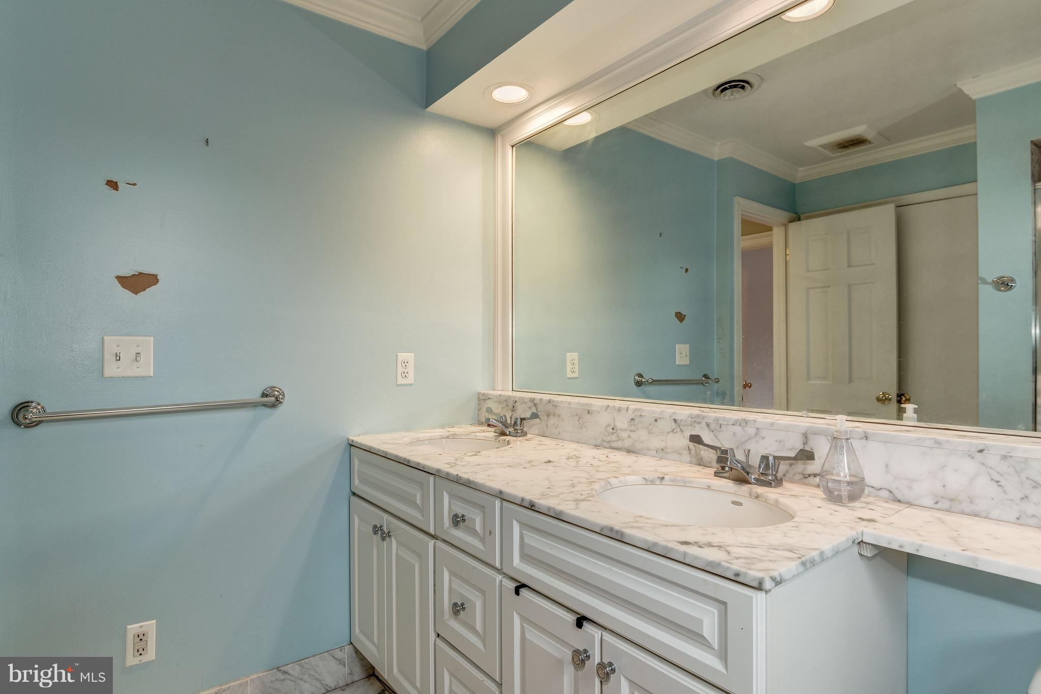 2210 R Street Northwest Washington, DC 20008 - Photo 11 of 29 Bath 2 - Upper Unit