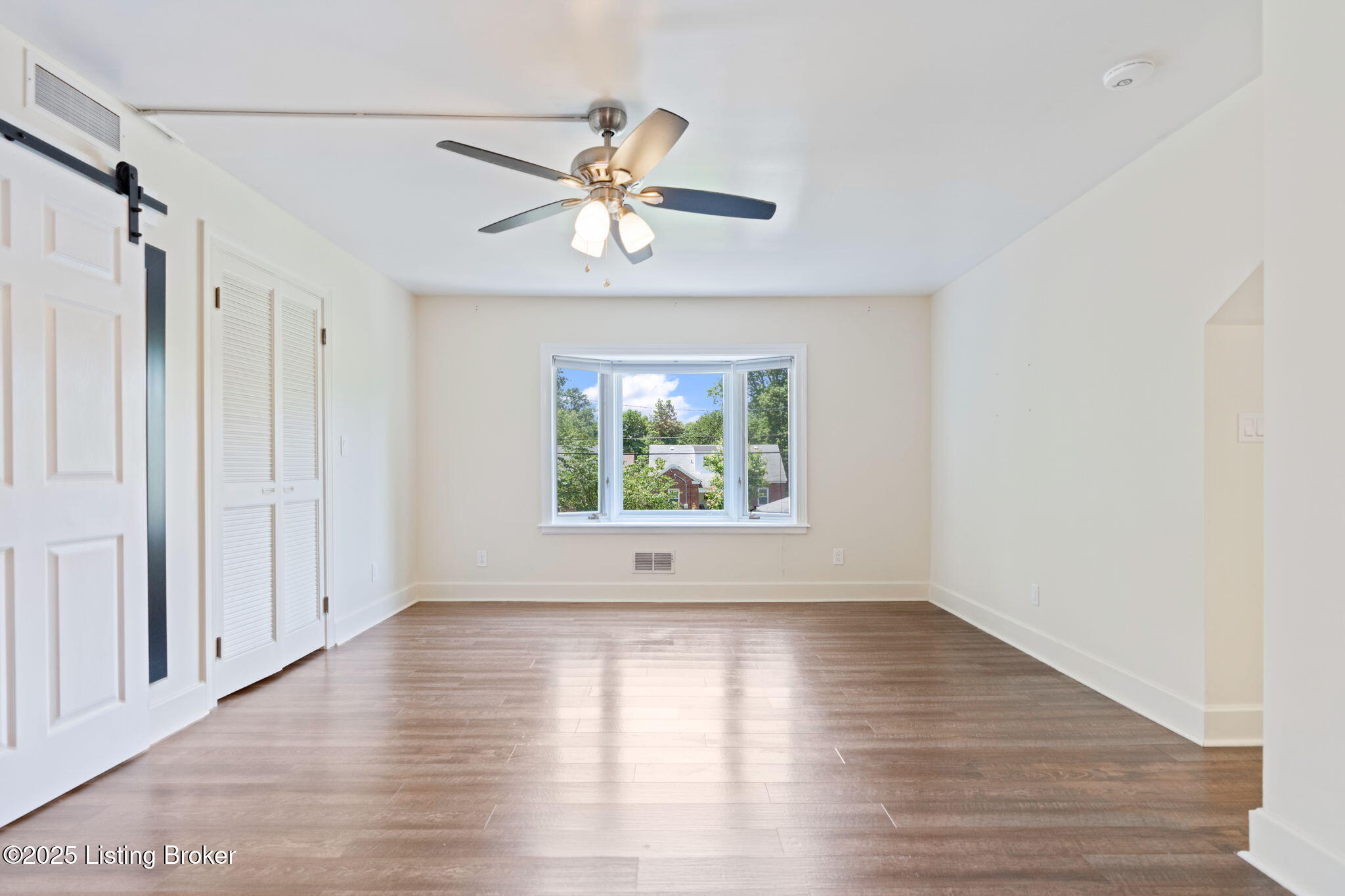 216 Tyne Road Louisville, KY 40207 - Photo 5 of 23 216 Tyne Rd-46
