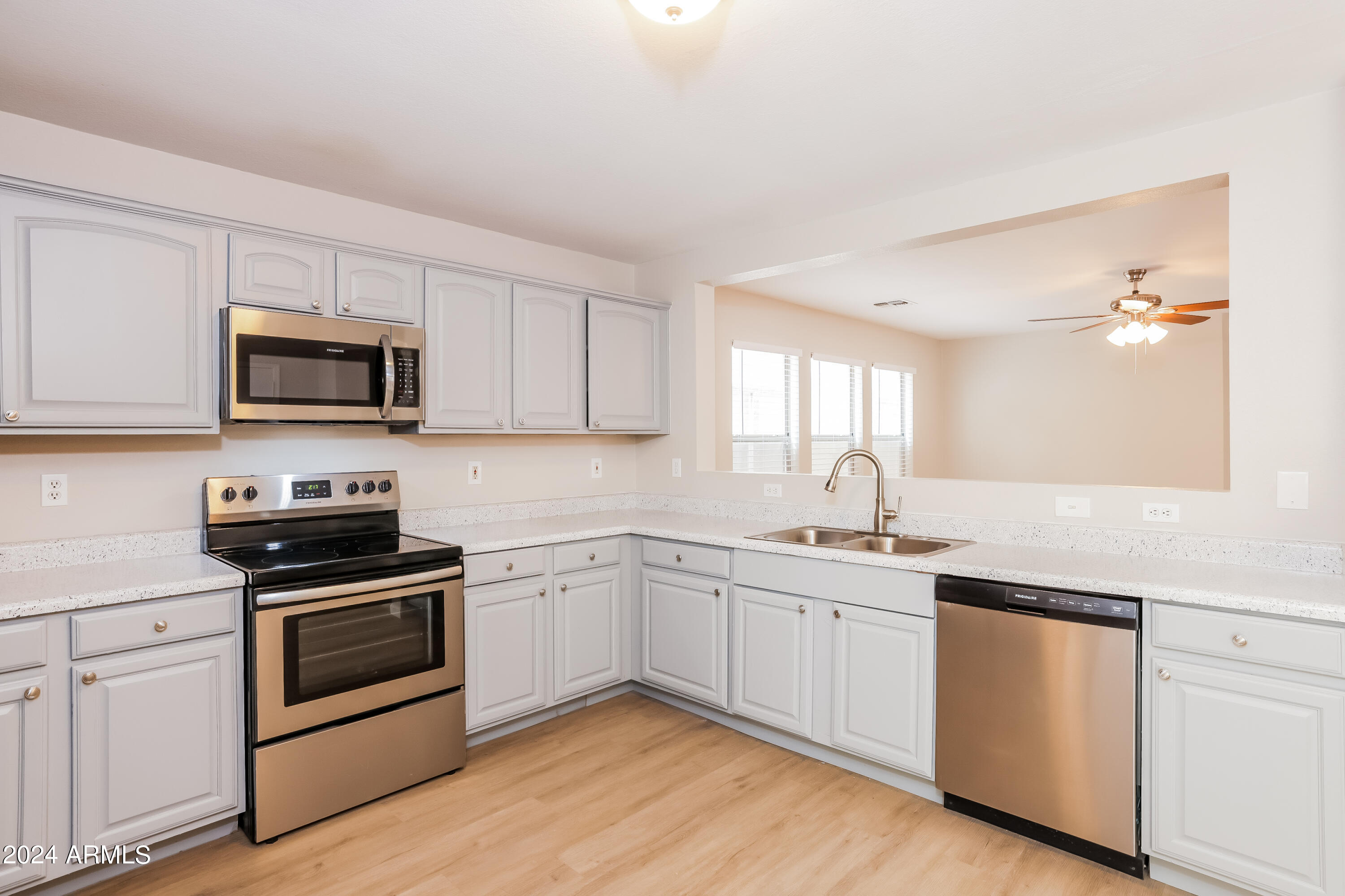 11171 West Garfield Street Avondale, AZ 85323 - Photo 7 of 15 005-photo-kitchen-11762308