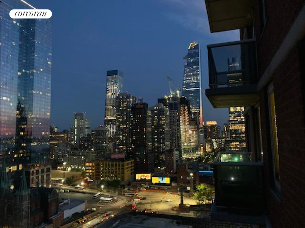 560 West 43rd Street, Unit 25C Manhattan, NY 10036 - Photo 1 of 1 a view of entryway