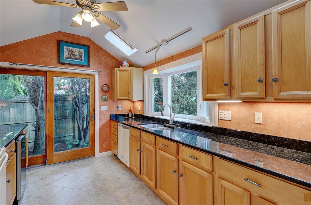 38 Langworthy Road Westerly, RI 02891 - Photo 12 of 44