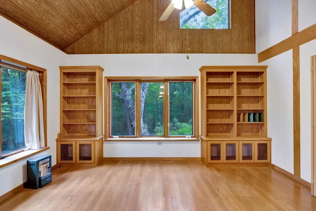 $575,000 | 943 Old C C C Road, Sherwood, TN 37376