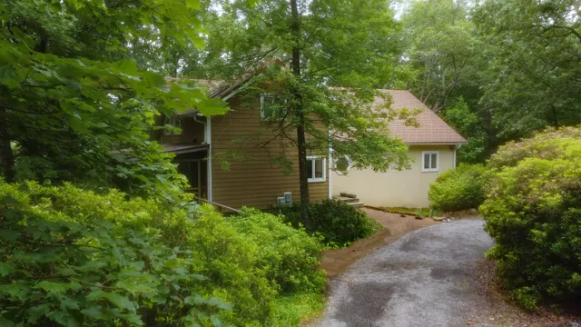 $575,000 | 943 Old C C C Road, Sherwood, TN 37376