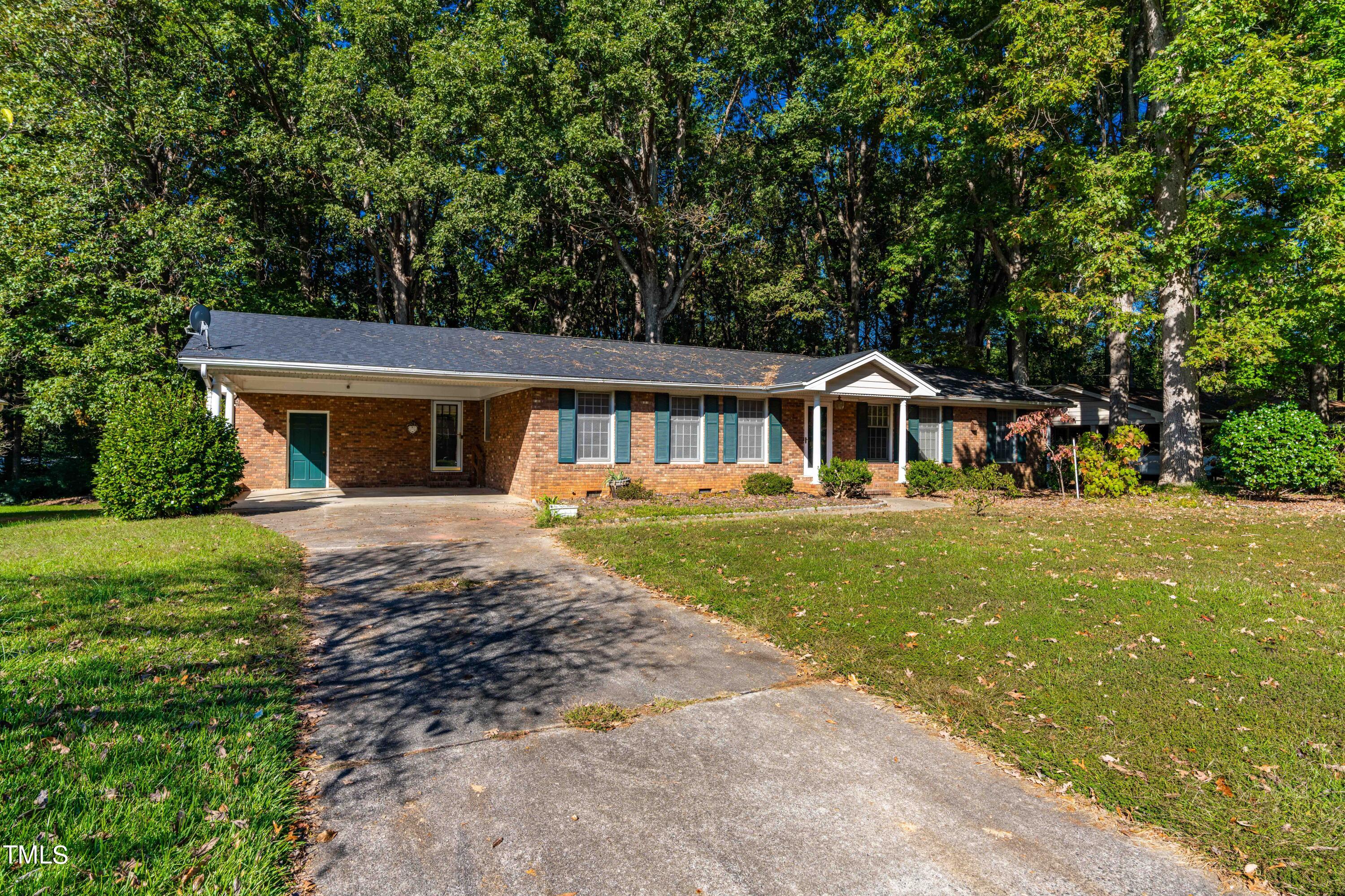 1613 Ridgeland Drive Raleigh, NC 27607 - Photo 3 of 40 DSC09800