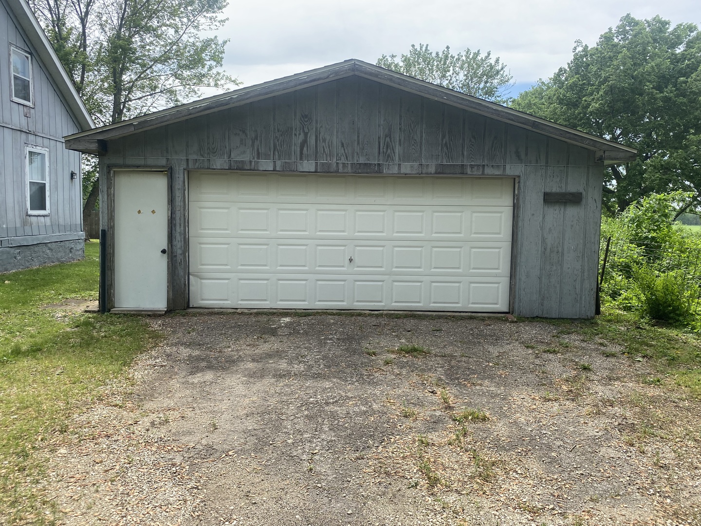 25000 Como Road Sterling, IL 61081 - Photo 3 of 25 a front view of house