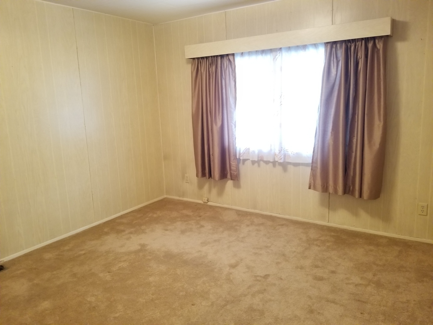 248 Bayview Road Elgin, IL 60123 - Photo 11 of 13 an empty room with windows