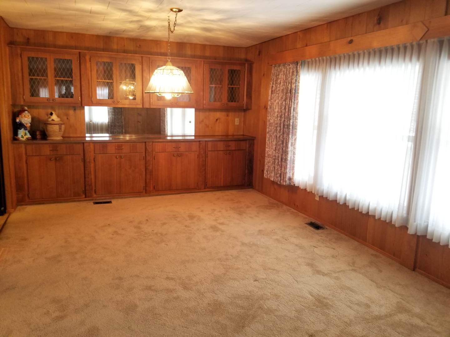 248 Bayview Road Elgin, IL 60123 - Photo 9 of 13 a view of empty room with a window