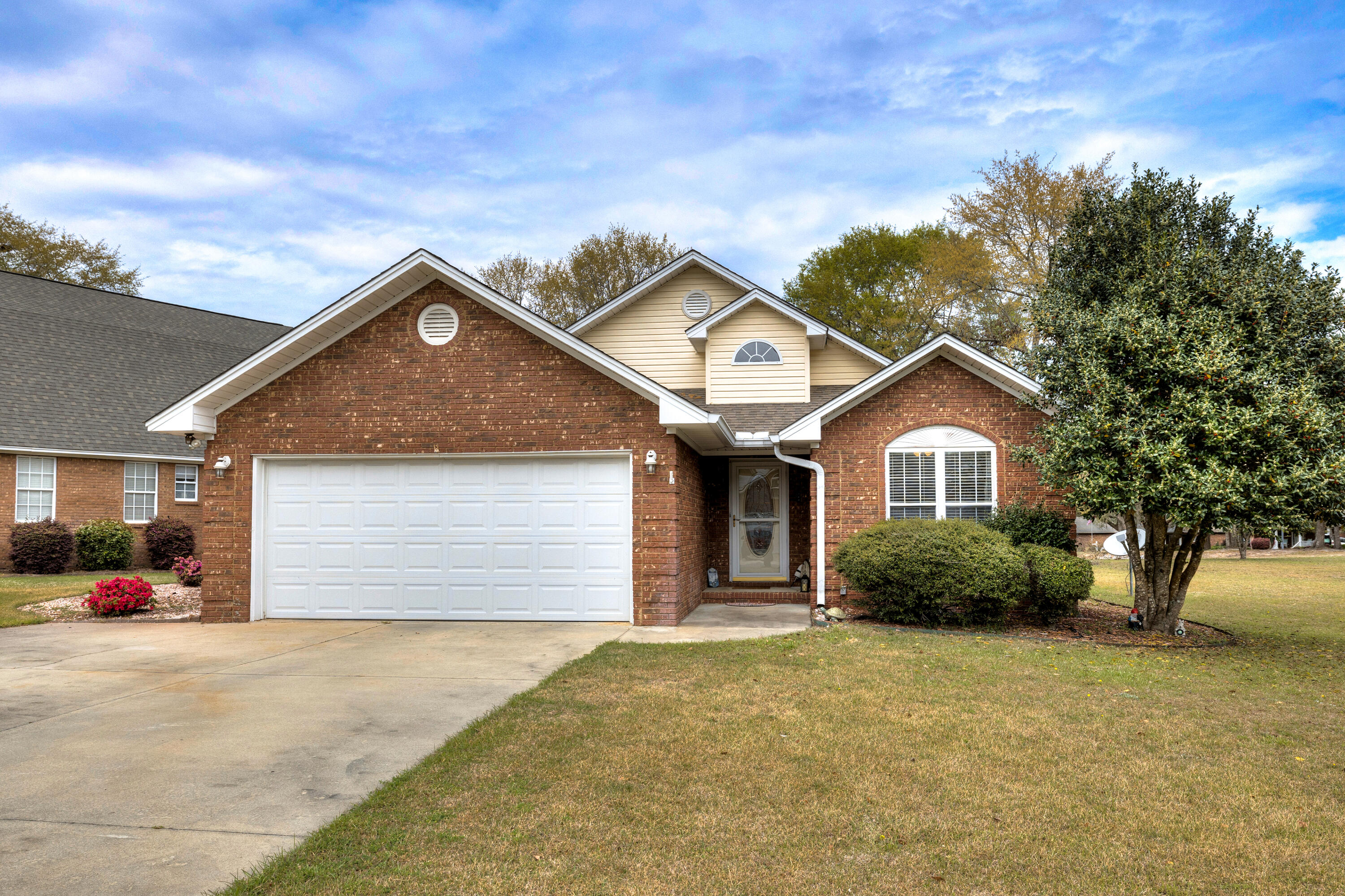 105 Oakview Circle Manning, SC 29102 - Photo 1 of 57