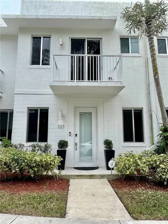 $3,550 | 2621 Northeast 212th Terrace, Unit 211, Miami, FL 33180