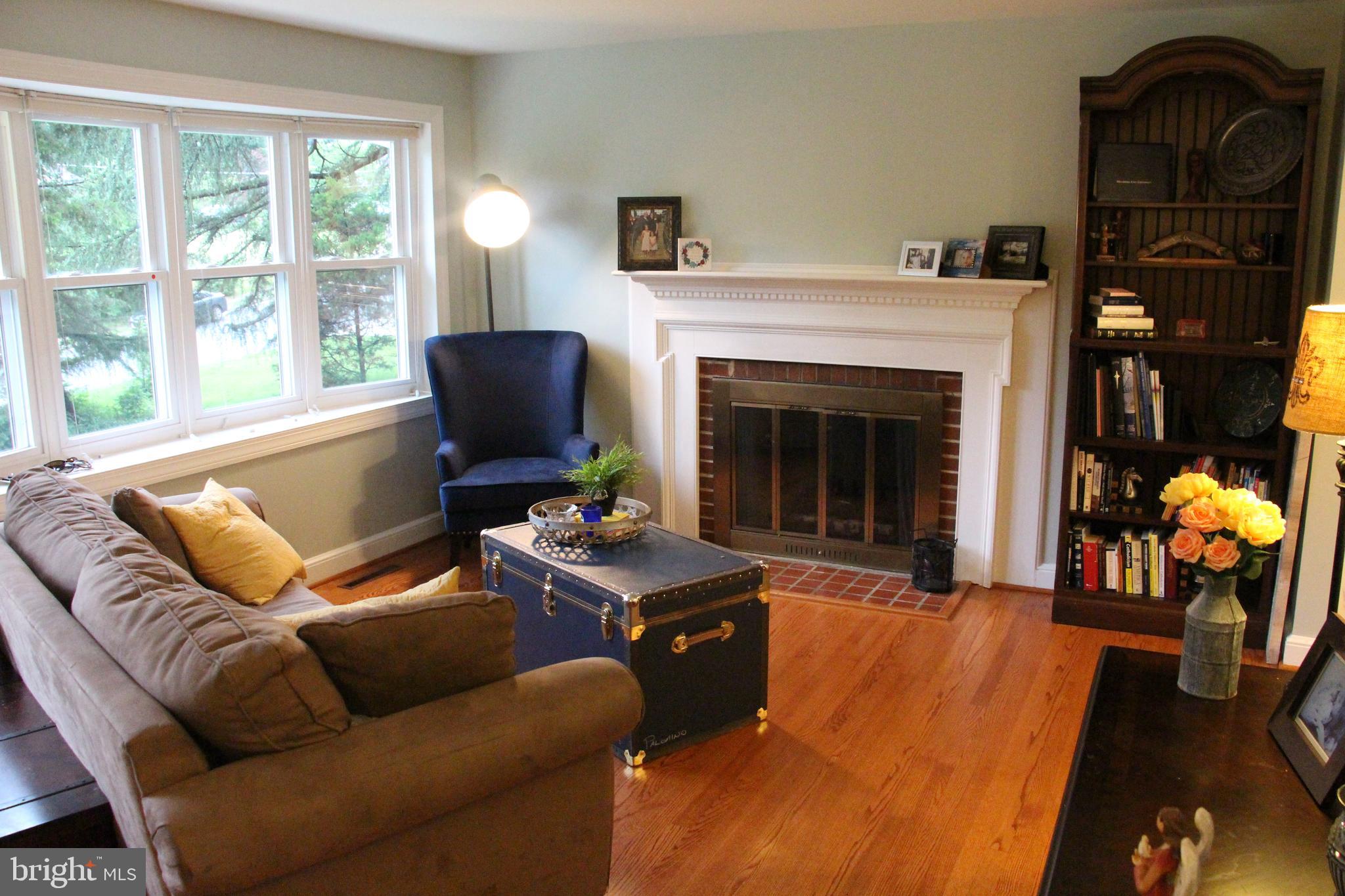 5600 Brookland Road Alexandria, VA 22310 - Photo 24 of 41 TWO Fireplaces!