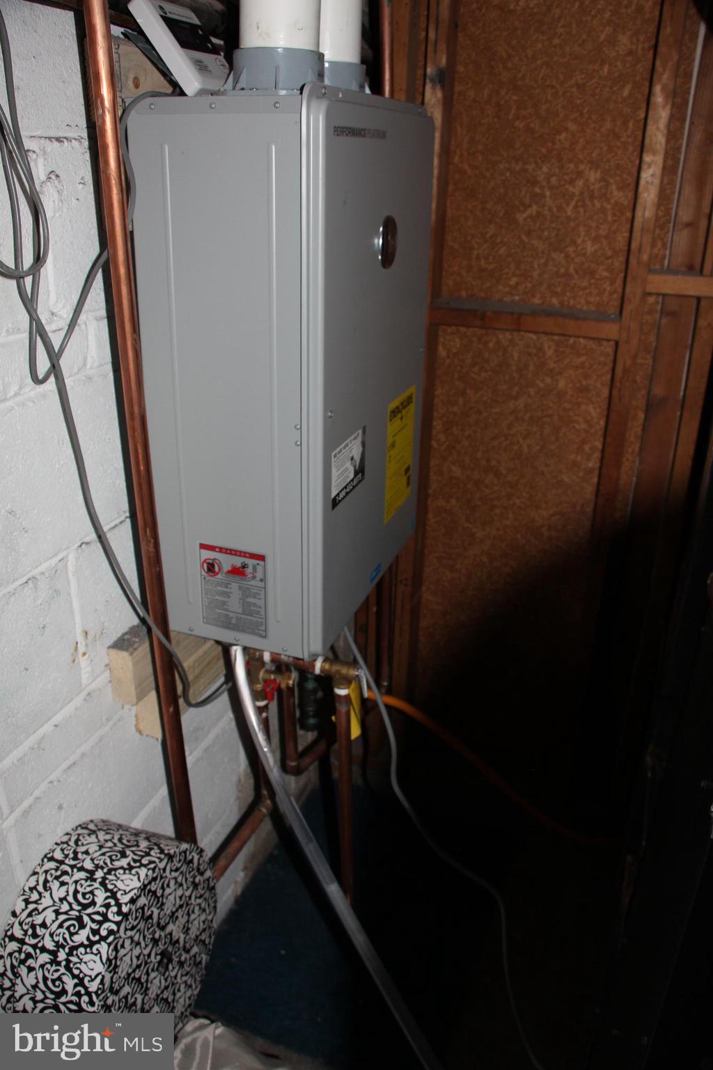 5600 Brookland Road Alexandria, VA 22310 - Photo 41 of 41 High End Hot Water ON DEMAND!