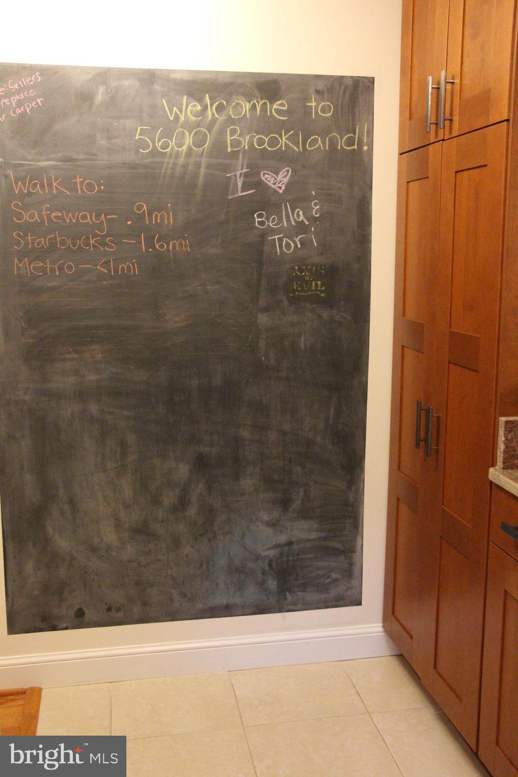 5600 Brookland Road Alexandria, VA 22310 - Photo 10 of 41 Charming inside with TONS of Light!