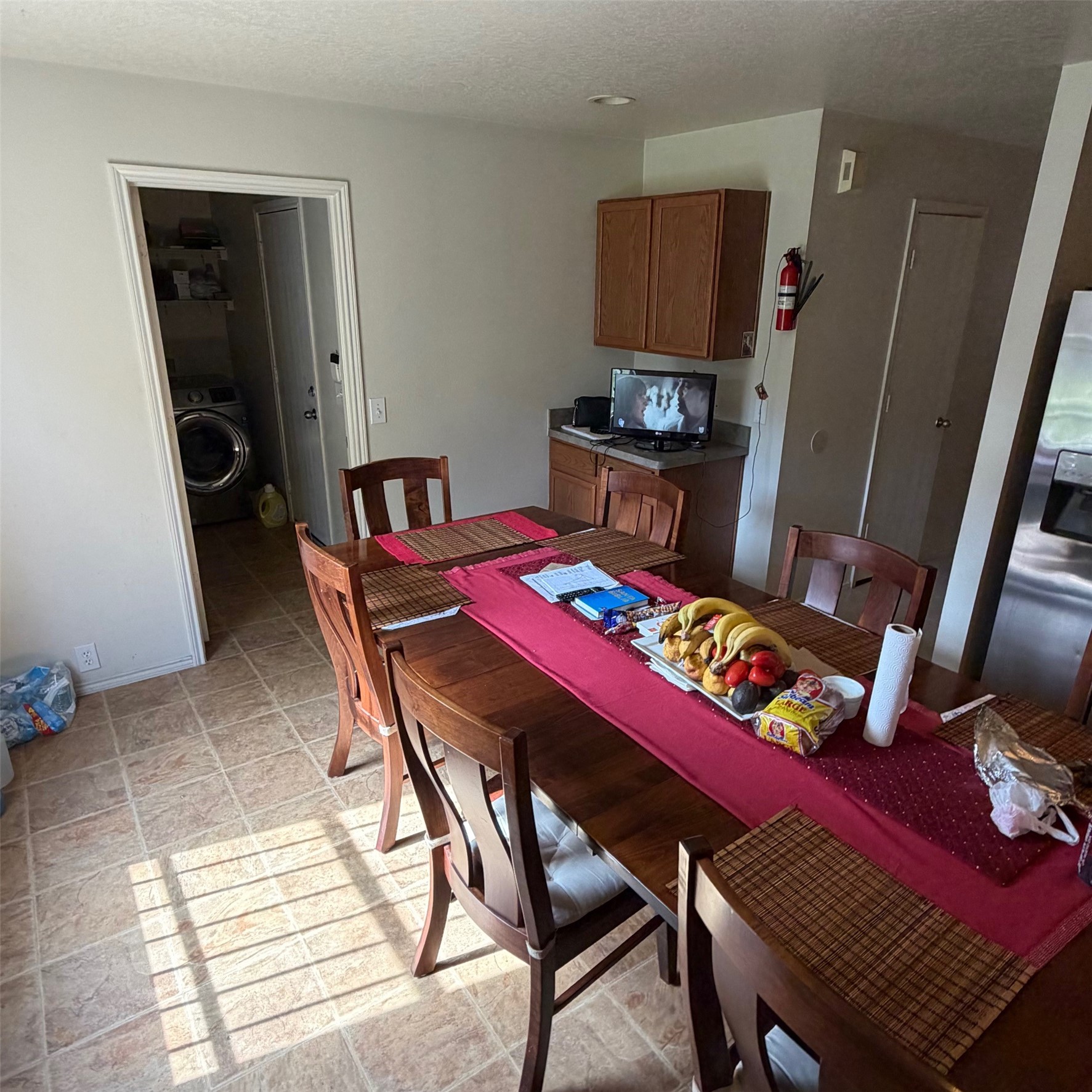 735 Pine Lodge Drive Houston, TX 77090 - Photo 6 of 19 Kitchen dining combo, door to utility room with closet
