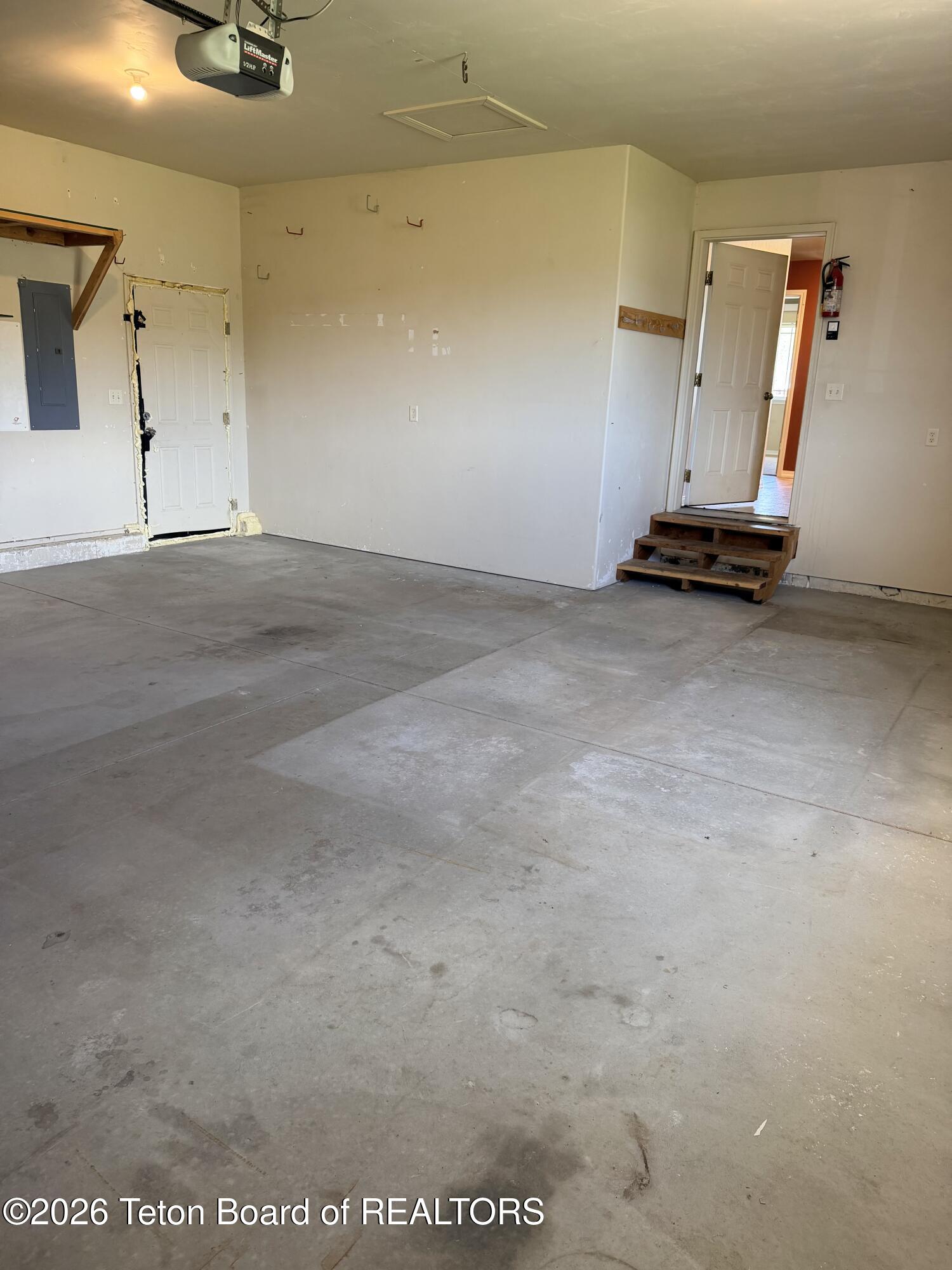 7 Water Tank Road Thayne, WY 83127 - Photo 19 of 22 Garage