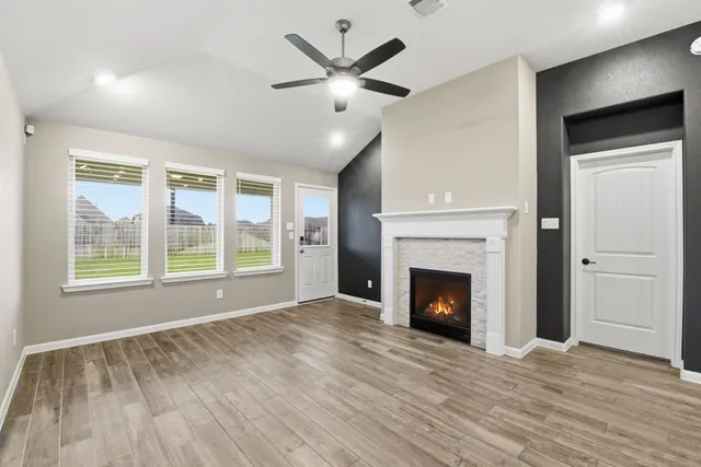 $2,300 | 19427 Trotter Cp Trail, Tomball, TX 77377