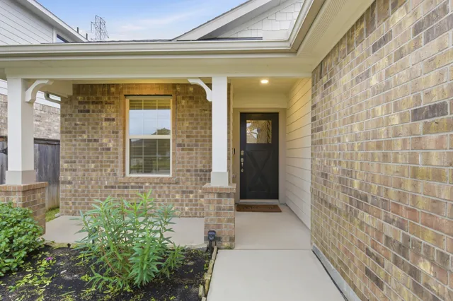 $2,300 | 19427 Trotter Cp Trail, Tomball, TX 77377
