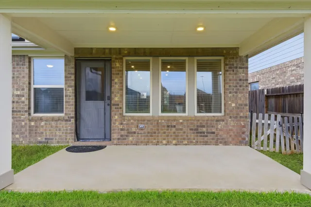 $2,300 | 19427 Trotter Cp Trail, Tomball, TX 77377
