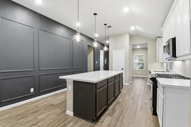 $2,300 | 19427 Trotter Cp Trail, Tomball, TX 77377