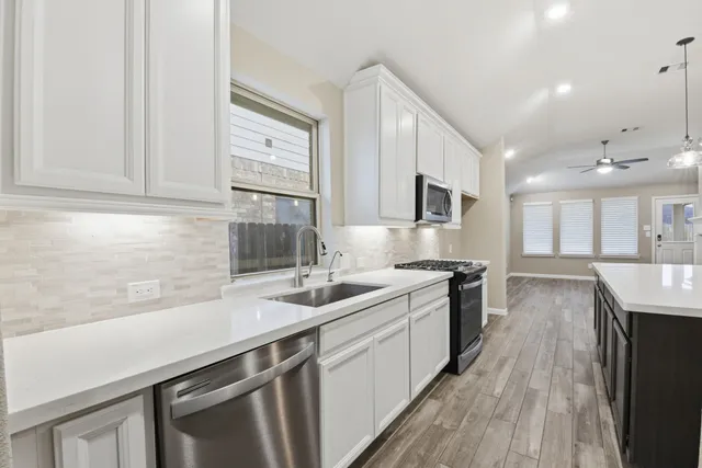 $2,300 | 19427 Trotter Cp Trail, Tomball, TX 77377