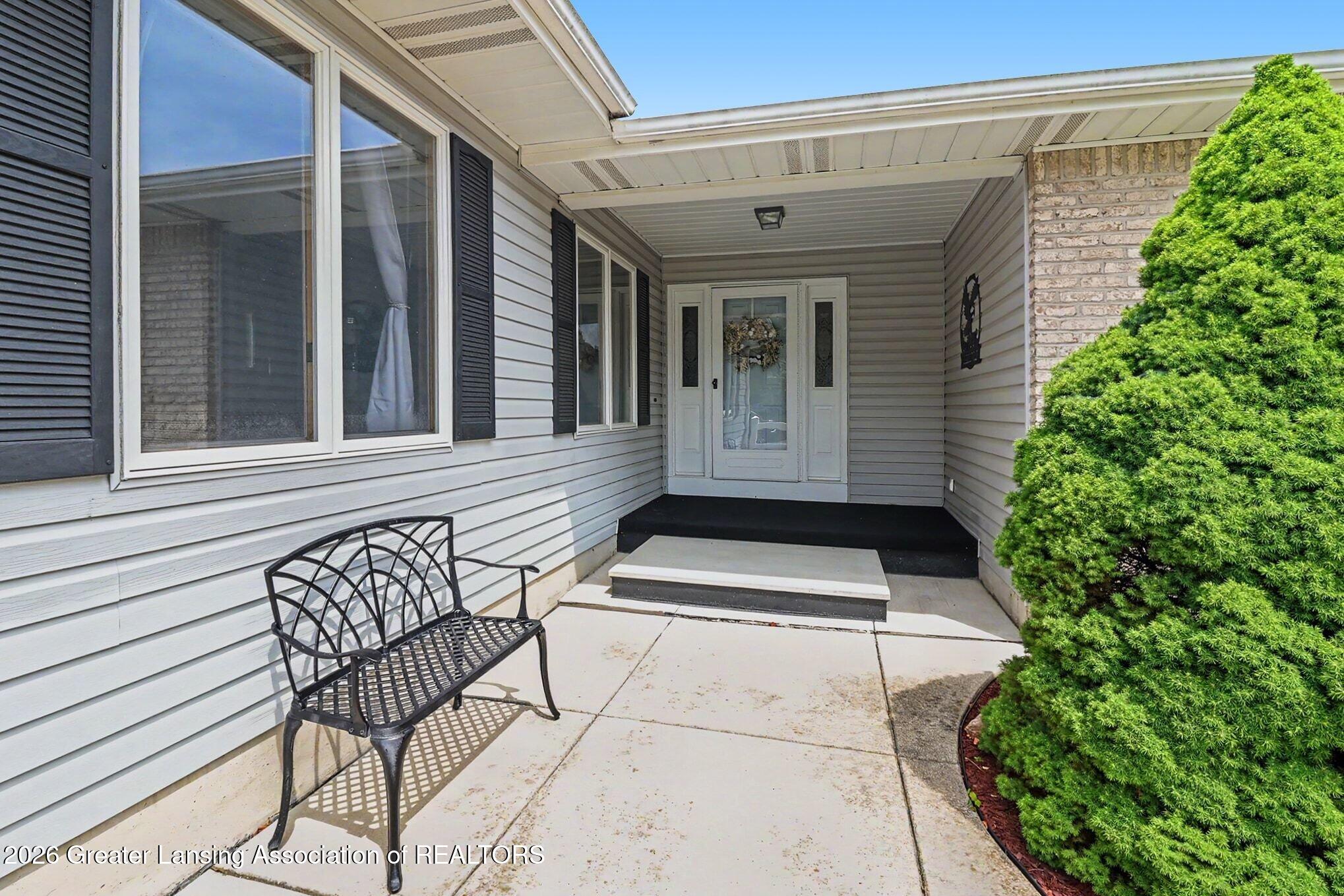 1404 Riley Ridge Drive Lansing, MI 48917 - Photo 2 of 29 003_786a3527_199