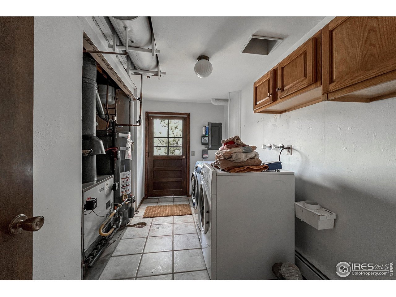 135 Lake Drive Lyons, CO 80540 - Photo 21 of 39 a kitchen with stainless steel appliances granite countertop a refrigerator and cabinets