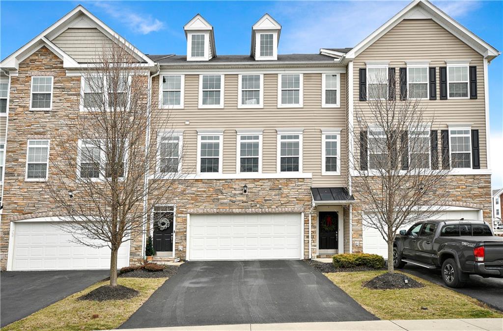 13 Truman Circle McKees Rocks, PA 15136 - Photo 1 of 25 Gallery Image 1