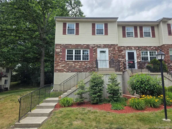 $344,900 | 276 Temple Hill Road, Unit 2001, New Windsor, NY 12553