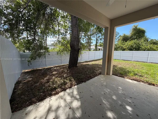 $2,000 | 4719 28th Street Southwest, Unit 4719, Lehigh Acres, FL 33973