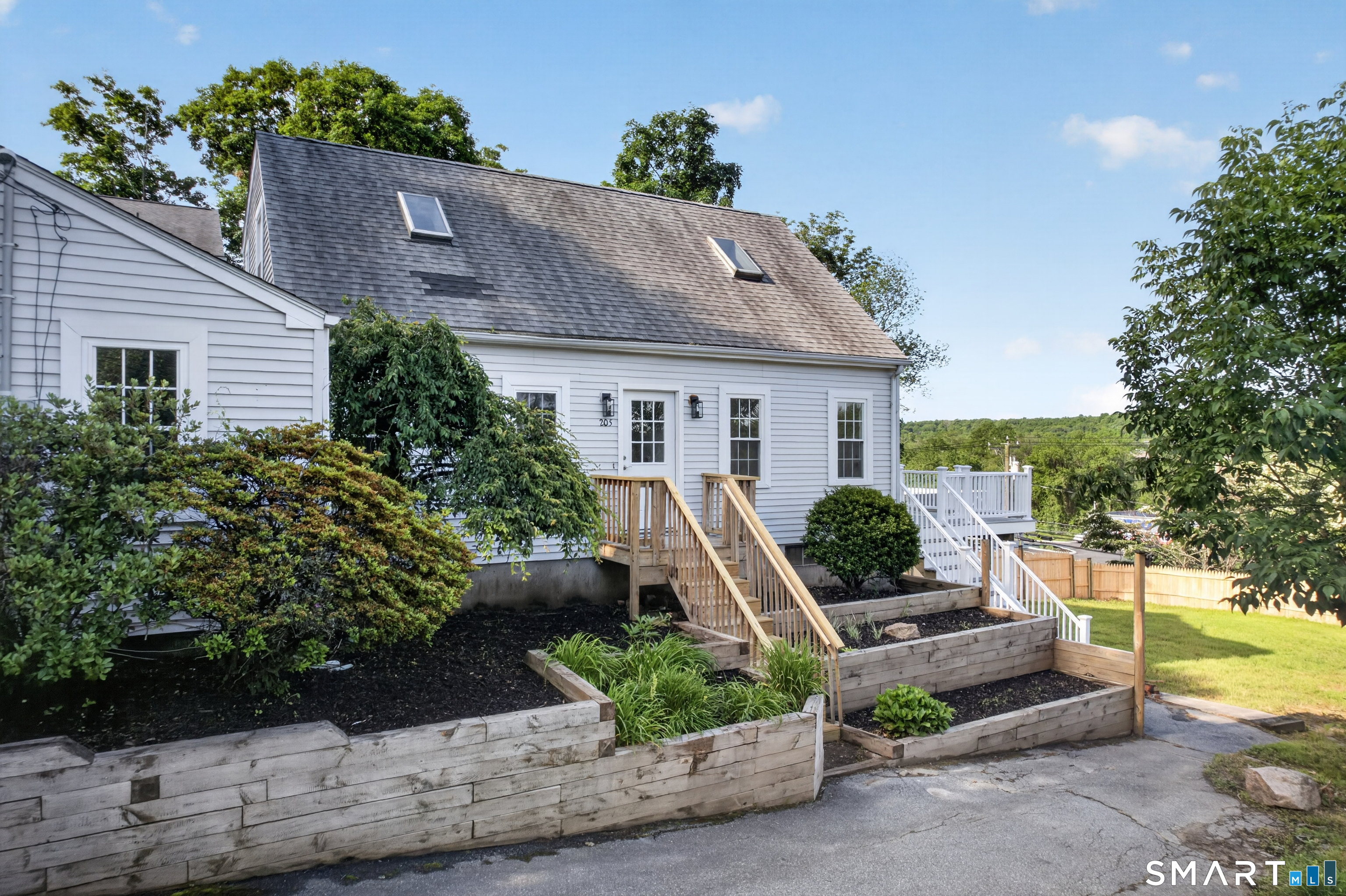 205 Flanders Road East Lyme, CT 06357 - Photo 4 of 39 Gallery Image 4