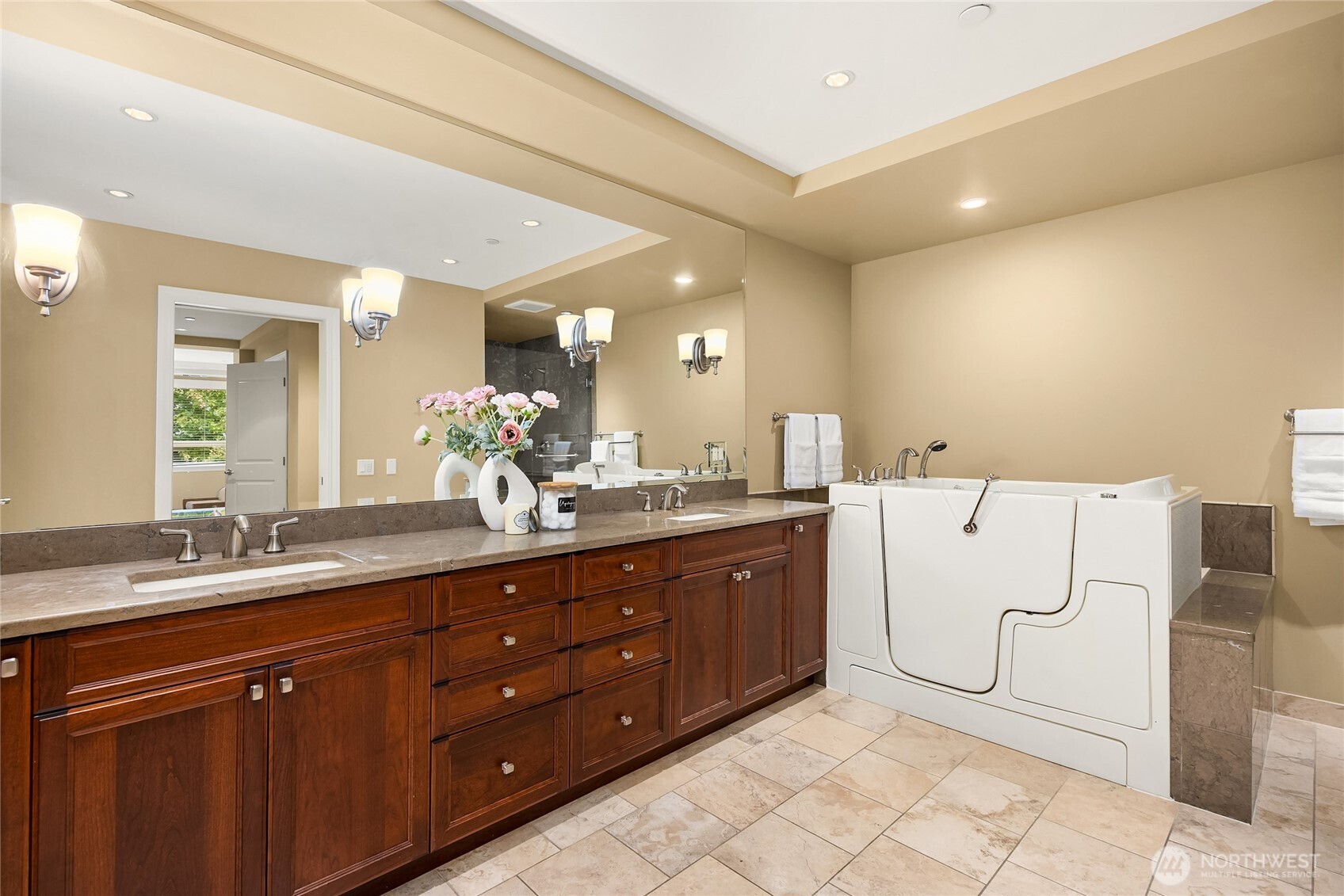 1185 Broadway Avenue East, Unit PH8 Seattle, WA 98102 - Photo 27 of 40