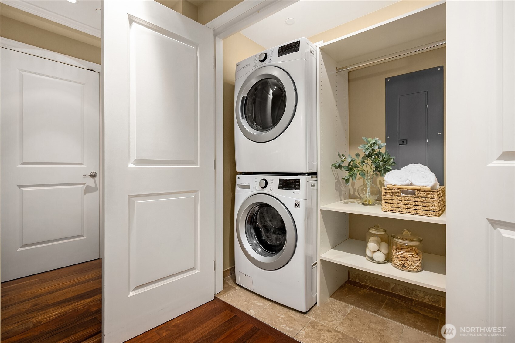 1185 Broadway Avenue East, Unit PH8 Seattle, WA 98102 - Photo 31 of 40